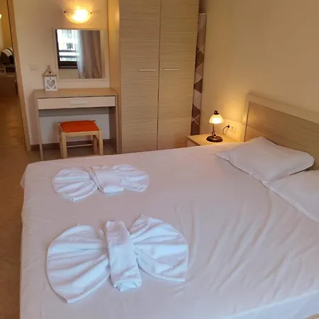 דירה 2 With Poolview Royal Sun *